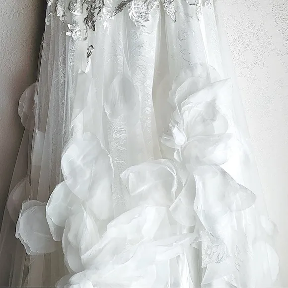 Mac Duggal White Formal Gown Size 2 Chiffon 3-D Flowers A-Line High Low Gown New