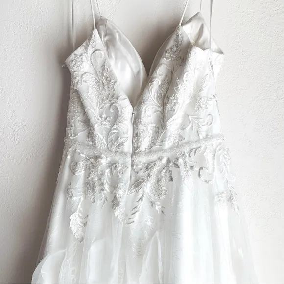 Mac Duggal White Formal Gown Size 2 Chiffon 3-D Flowers A-Line High Low Gown New