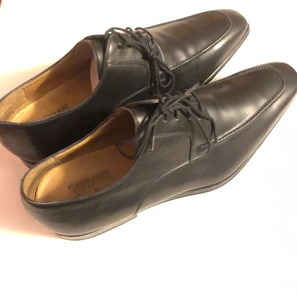 Magnanni Black Oxfords Sleek Leather Design