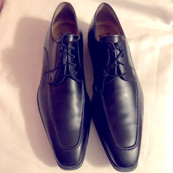Magnanni Black Oxfords Sleek Leather Design