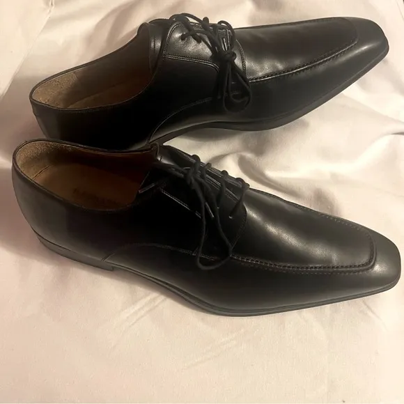 Magnanni Black Oxfords Sleek Leather Design