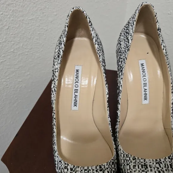Manolo Blahnik Bipoint Tweed Pumps Sz5