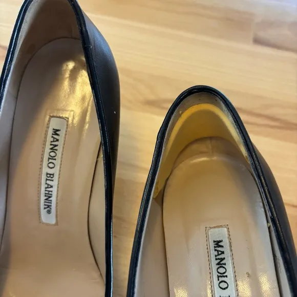 Manolo Blahnik Black Leather Women's 6.5 Closed Pointed Toe 2.5” Heels Pumps