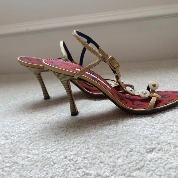 Manolo Blahnik Shell Button Sandals Size 37EU/7US