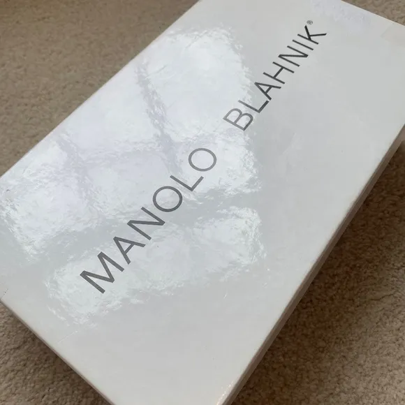 Manolo Blahnik Shell Button Sandals Size 37EU/7US