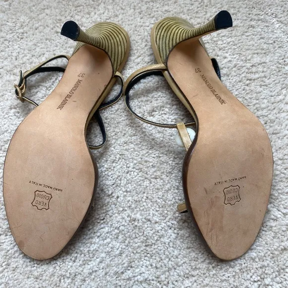 Manolo Blahnik Shell Button Sandals Size 37EU/7US