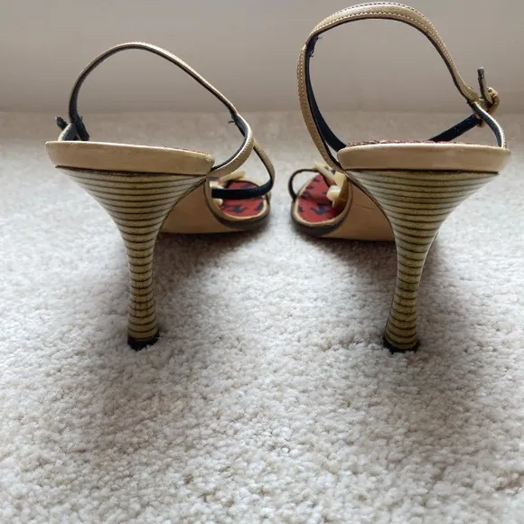 Manolo Blahnik Shell Button Sandals Size 37EU/7US