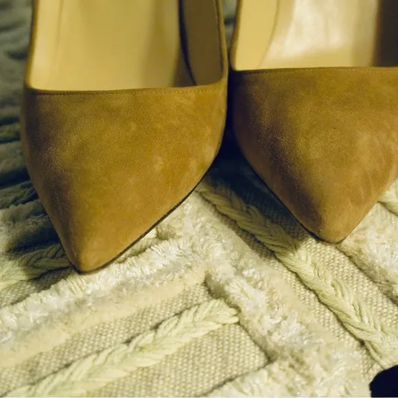 Manolo Blahnik Tan Suede Women's Pumps