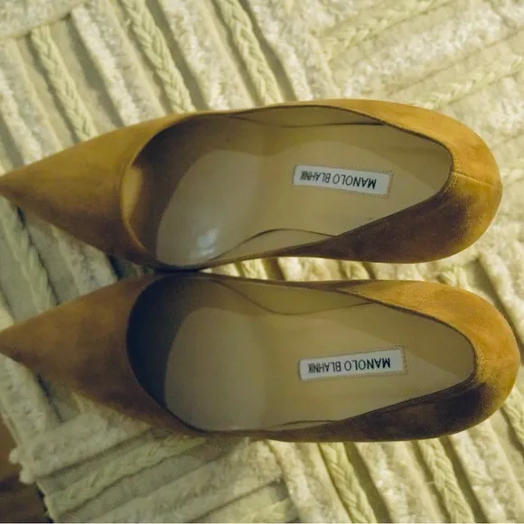 Manolo Blahnik Tan Suede Women's Pumps
