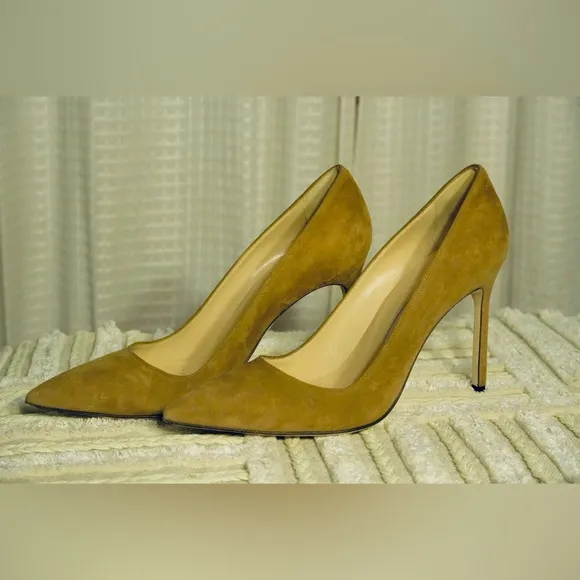 Manolo Blahnik Tan Suede Women's Pumps