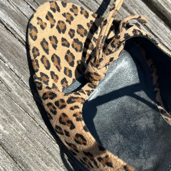 MANOLO BLAHNIKS Leopard Print Women's Shoes NEVER WORN SZ.7.5