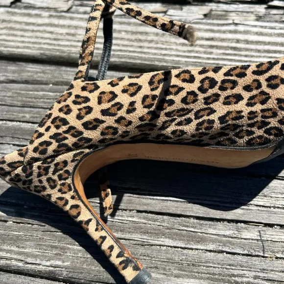 MANOLO BLAHNIKS Leopard Print Women's Shoes NEVER WORN SZ.7.5