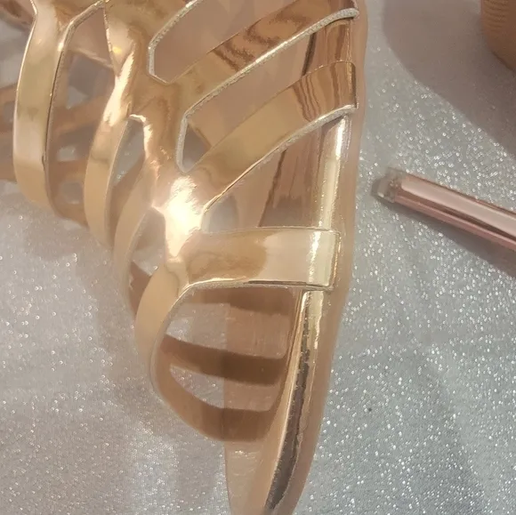 Metallic Gold Strappy Sexy Sandals/Stiletto Heels NEW!!🌟👠