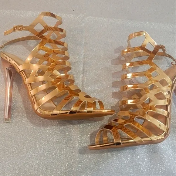 Metallic Gold Strappy Sexy Sandals/Stiletto Heels NEW!!🌟👠