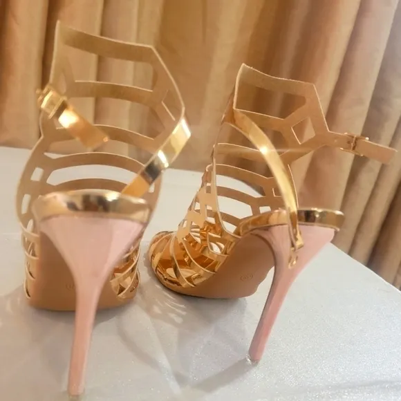 Metallic Gold Strappy Sexy Sandals/Stiletto Heels NEW!!🌟👠