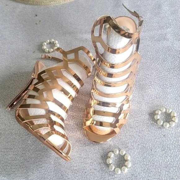 Metallic Gold Strappy Sexy Sandals/Stiletto Heels NEW!!🌟👠