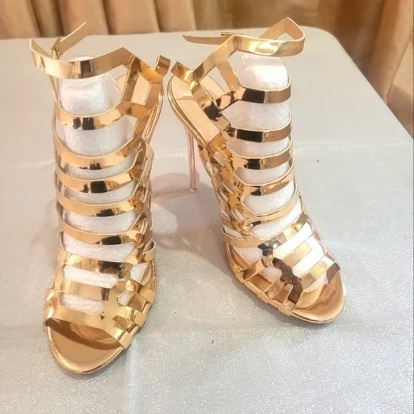 Metallic Gold Strappy Sexy Sandals/Stiletto Heels NEW!!🌟👠