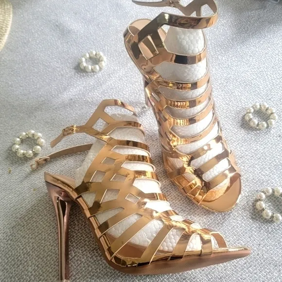 Metallic Gold Strappy Sexy Sandals/Stiletto Heels NEW!!🌟👠
