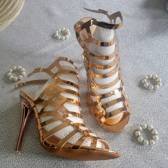 Metallic Gold Strappy Sexy Sandals/Stiletto Heels NEW!!🌟👠