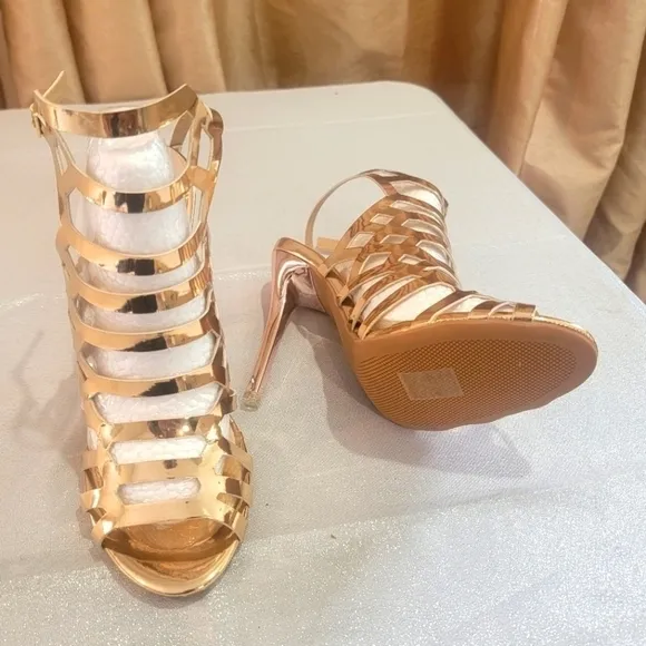 Metallic Gold Strappy Sexy Sandals/Stiletto Heels NEW!!🌟👠