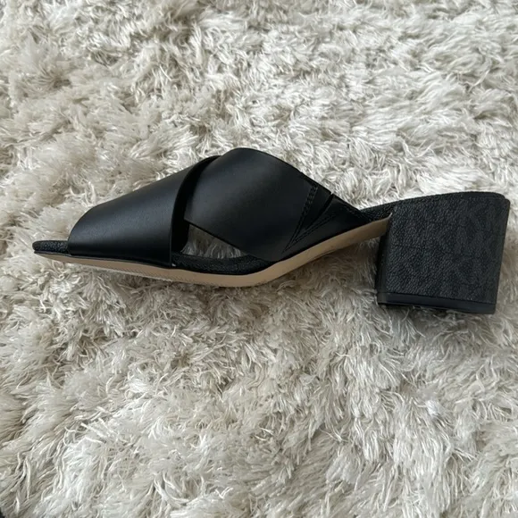 Michael Kors Black Women's Slide Sandals new ✨size 6