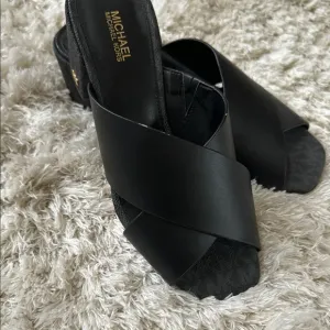 Michael Kors Black Women's Slide Sandals new ✨size 6