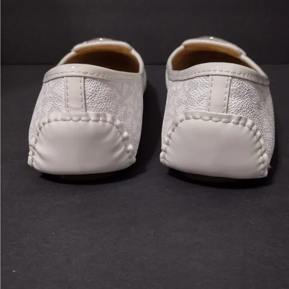 Michael Kors Women's White Flats size 9 pre owned Exellent condition