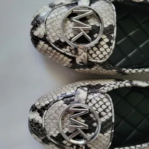 Michael Michae Kors || Size 9 Black/ White Lillie Mocassin Leather Shoes