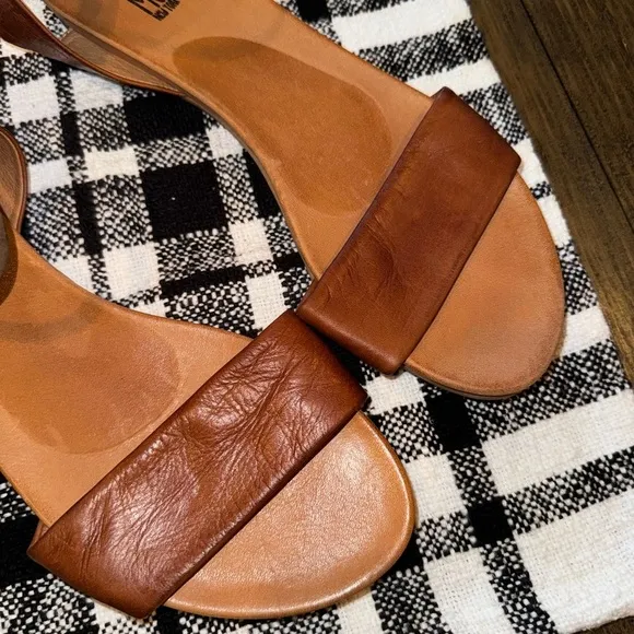 Miz Mooz Brown Leather ALANIS Buckle Strappy Sandals Lole New Size 10