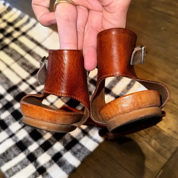 Miz Mooz Brown Leather ALANIS Buckle Strappy Sandals Lole New Size 10