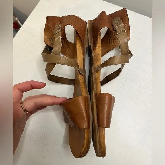 Miz Mooz New York City Amanda Leather Sandal Size 9