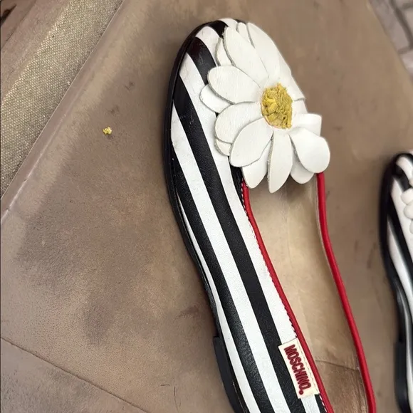 Moschino Black and White Dress Shoes with Daisy Design size 31 made in Italy