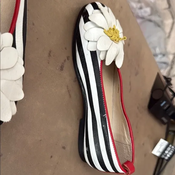 Moschino Black and White Dress Shoes with Daisy Design size 31 made in Italy