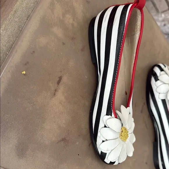 Moschino Black and White Dress Shoes with Daisy Design size 31 made in Italy