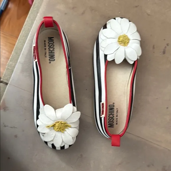 Moschino Black and White Dress Shoes with Daisy Design size 31 made in Italy