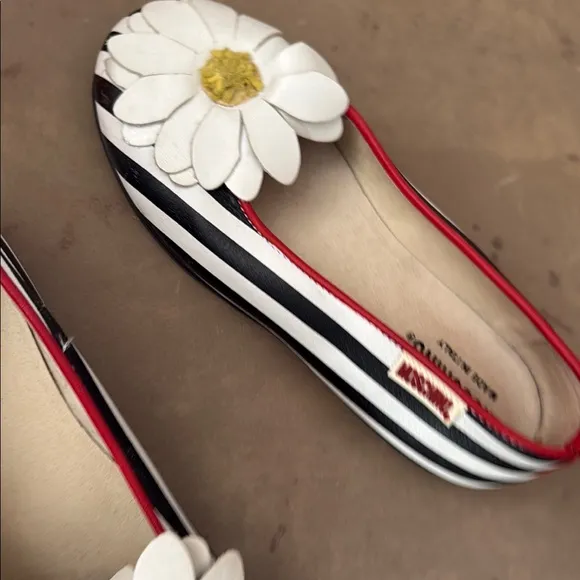 Moschino Black and White Dress Shoes with Daisy Design size 31 made in Italy