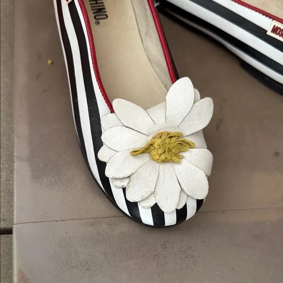 Moschino Black and White Dress Shoes with Daisy Design size 31 made in Italy