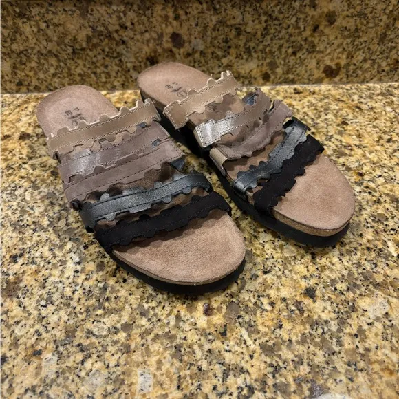 Naot Womens Adina Multi Color Strappy Sandals EUR 39 US 8  Black Tan