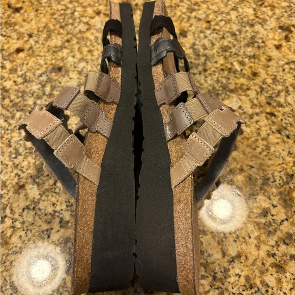 Naot Womens Adina Multi Color Strappy Sandals EUR 39 US 8  Black Tan