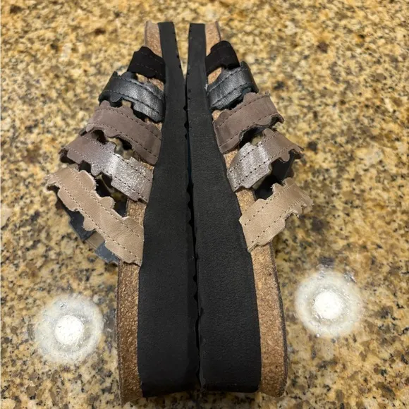 Naot Womens Adina Multi Color Strappy Sandals EUR 39 US 8  Black Tan