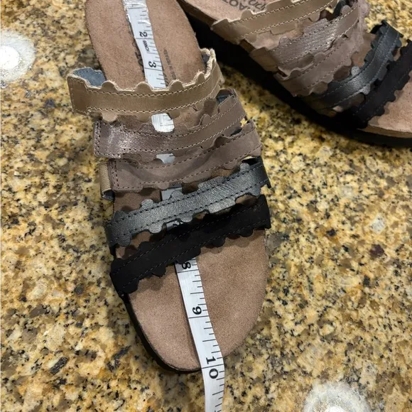 Naot Womens Adina Multi Color Strappy Sandals EUR 39 US 8  Black Tan