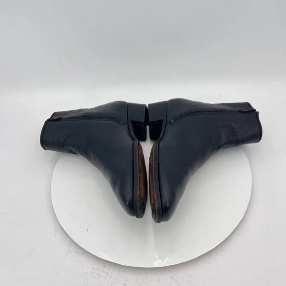 Neiman Marcus Gravati Women Size 7M Black Leather Side Zip Low Heel Ankle Boot