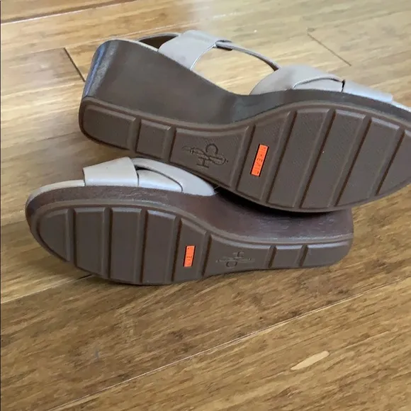 NEW COLE HAAN Strappy Sandals Tan 3” Heel sz 8