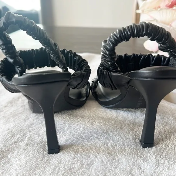 NEW Gianni Bini Vanya Black Leather Strappy heel sandals women size 5.5