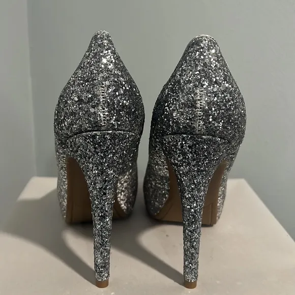 NEW MARC FISHER HARPYLY Bedazzled GLITTERY SPARKLING Silver Ombré HEELS