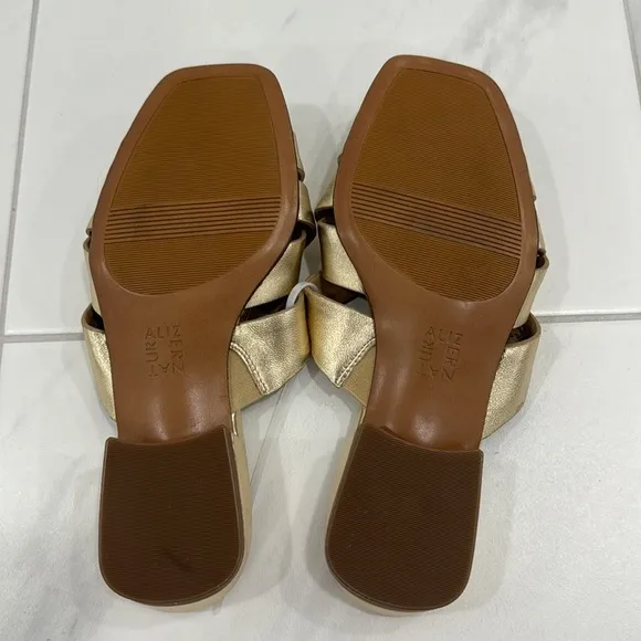 NEW! Naturalizer Dark Gold Ashford Open Toe Flat Sandals - Size 5.5
