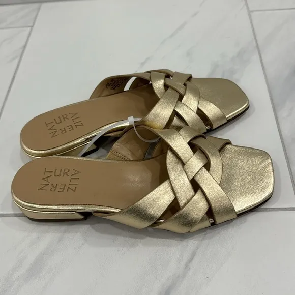 NEW! Naturalizer Dark Gold Ashford Open Toe Flat Sandals - Size 5.5