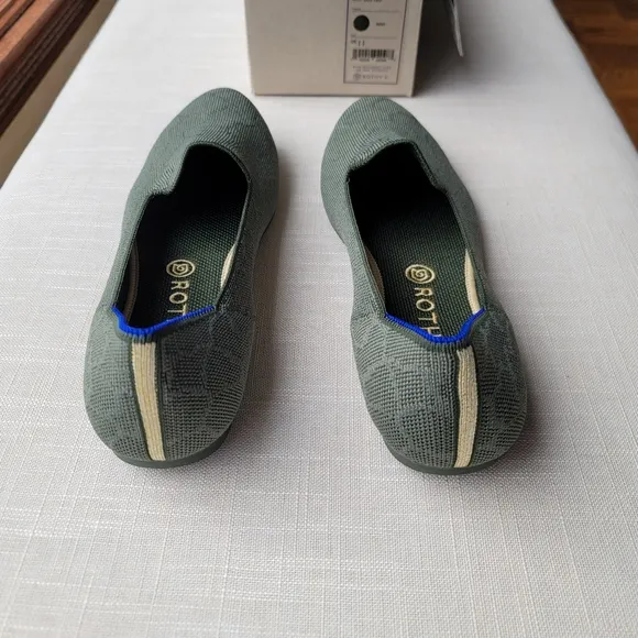 New! Rothy's sz 11 The Loafer Safari Green Flats Shoes New in box, Never worn