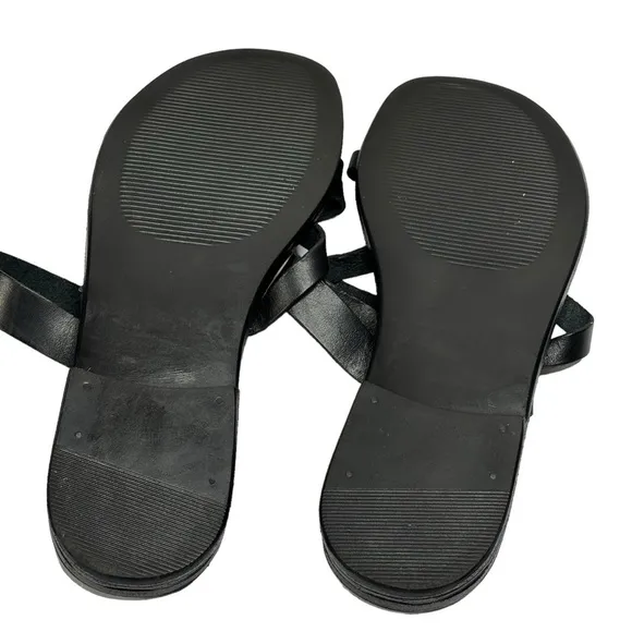 New Seychelles Black Leather Sandals Slip On Strappy Toe Loop 1/2” Heel Size 8