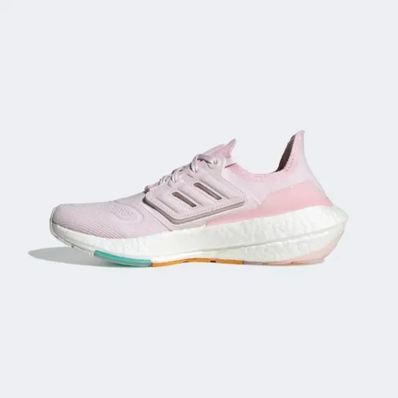 [NEW] Women's Adidas UltraBOOST 22 Shoes GX8016